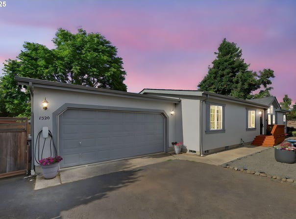 1320 T ST, Springfield, OR 97477