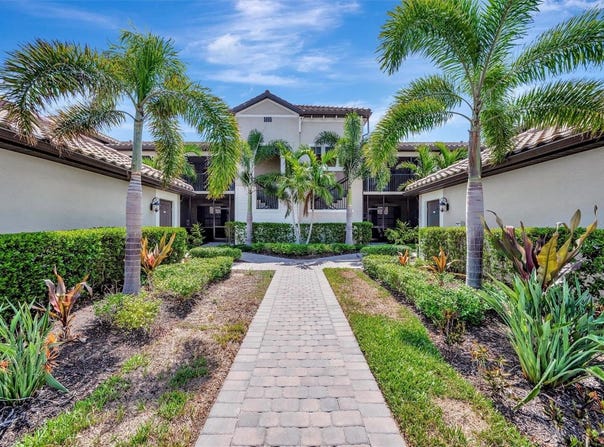 5695 PALMER CIRCLE, BRADENTON, FL 34211
