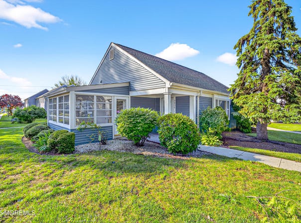 203 Rossmoor Drive, Monroe, NJ 08831