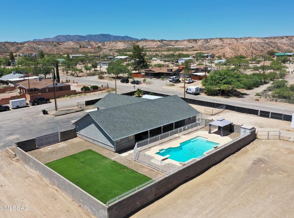 986 W Coffee Drive, Benson, AZ 85602