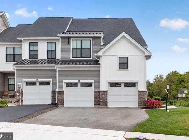 25 TAMARACK Circle, NORRISTOWN, PA 19403