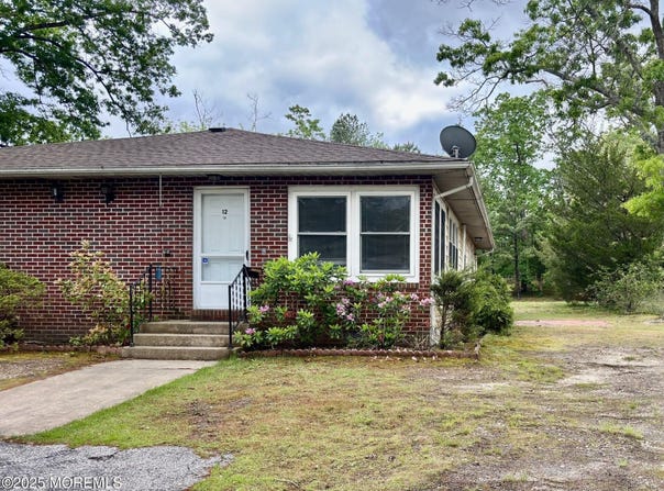 12 Sycamore Road, Manahawkin, NJ 08050