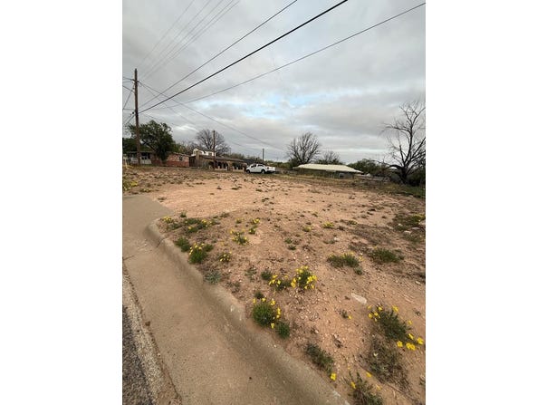 318 NE 9th St, Big Spring, TX 79720