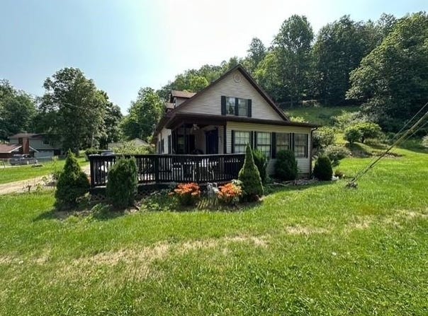 4332 Green Valley Road, Huntington, WV 25701