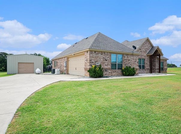 1602 Jay Bird Lane, Springtown, TX 76082