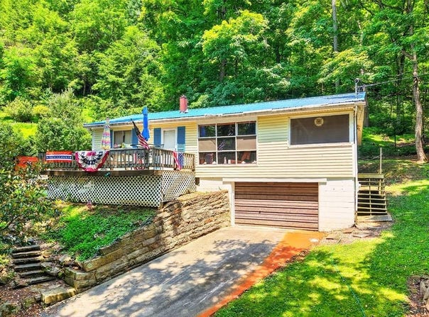 627 Lakeview, Confluence, PA 15424