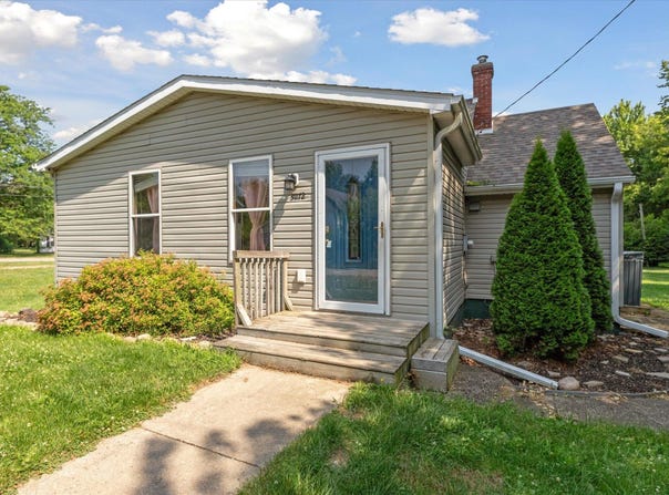 31172 Depot Street, Leonidas, MI 49066