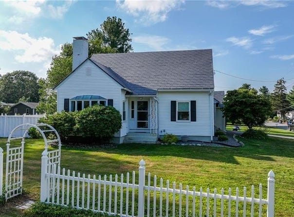 76 Forsythia Lane, Cranston, RI 02921
