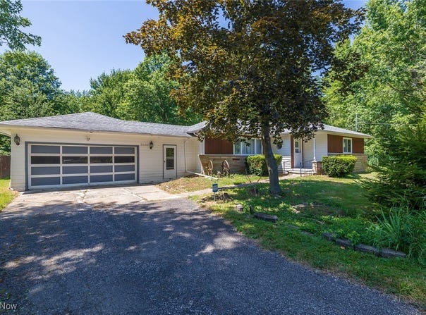 7500 Stearns Road, Olmsted Twp, OH 44138