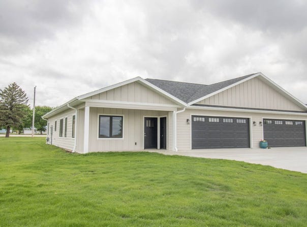 303 Rebecca Lane, Inwood, IA 51240