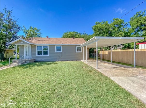 608 E 8th Street, Coleman, TX 76834