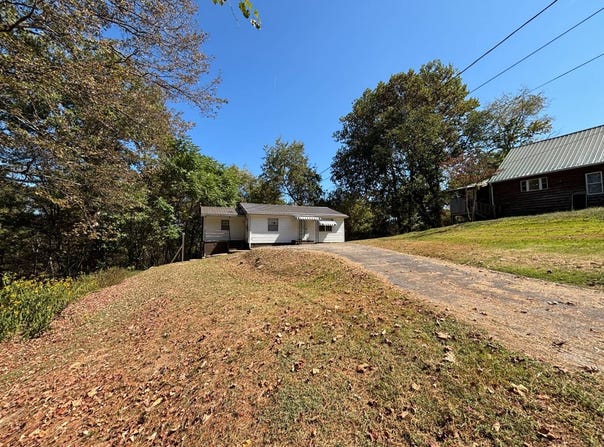 235 N Point Drive, Clendenin, WV 25045