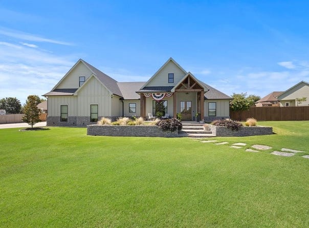 1611 N Mason Street, Bowie, TX 76230