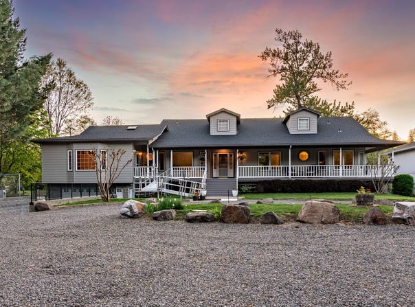 20515 Hwy 62, Shady Cove, OR 97539