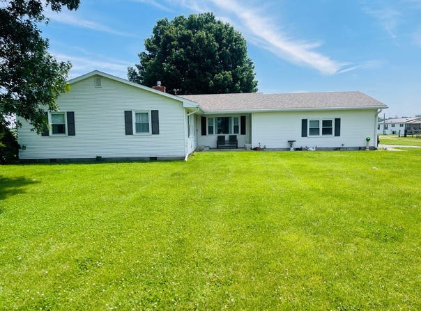 1600 Lakeview Heights, Pittsfield, IL 62363