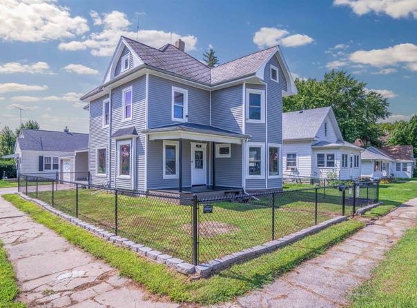 309 Blackhawk Street, Reinbeck, IA 50669
