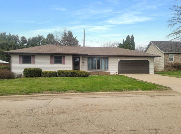 445 Peach Street, EAST DUBUQUE, IL 61025