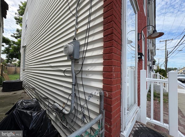 325 S BROADWAY, GLOUCESTER CITY, NJ 08030