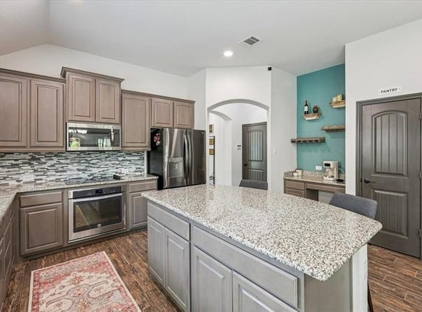 12329 Cedar Knoll Drive, Fort Worth, TX 76028