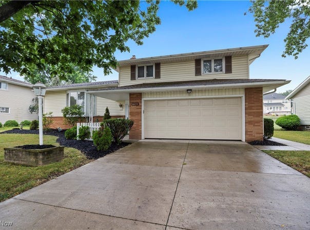 5632 Pinnacle Park Drive, Seven Hills, OH 44131