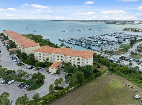34 Harbour Isle Drive W unit: 303, Fort Pierce, FL 34949