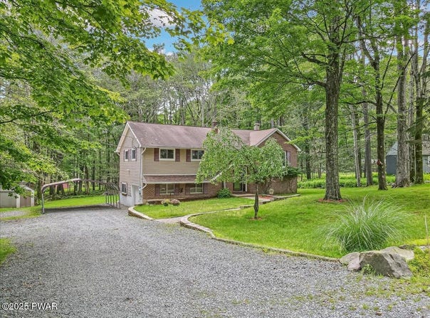 142 View Drive, Greentown, PA 18426