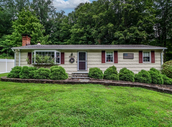 21 Saw Mill Road, Newtown, CT 06470