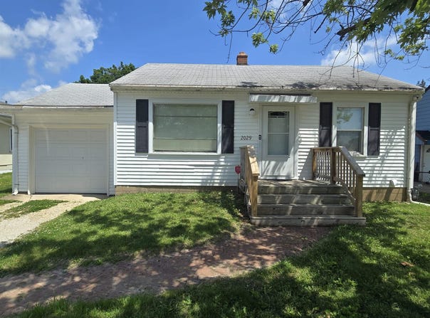 2029 W FORREST HILL Avenue, Peoria, IL 61604