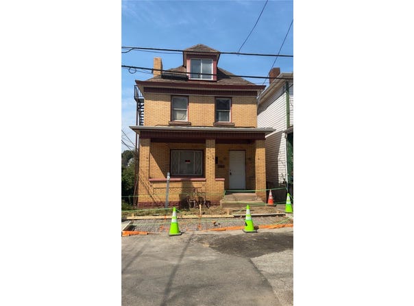 77 Industry St, Allentown, PA 15210