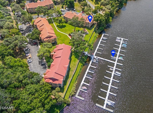 99 Broad River Place, Welaka, FL 32193