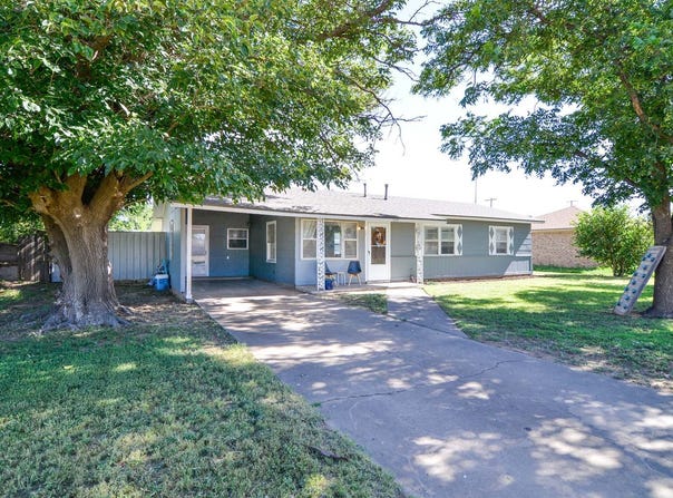308 W Ellwood Boulevard, Anton, TX 79313