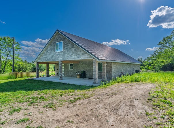 10481 N Farm Road 149, Pleasant Hope, MO 65725