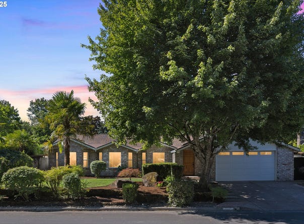 18395 WOOD THRUSH ST, Lake Oswego, OR 97035