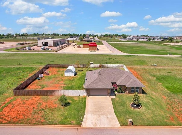 107 Chuckwagon Way, Elk City, OK 73644