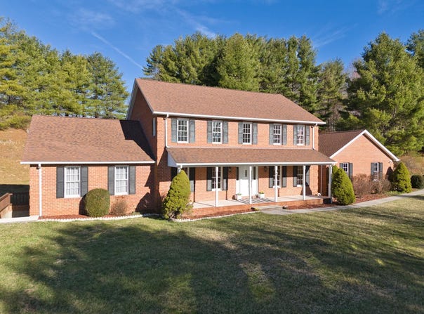 195 SHOWALTER Road NW, Willis, VA 24380