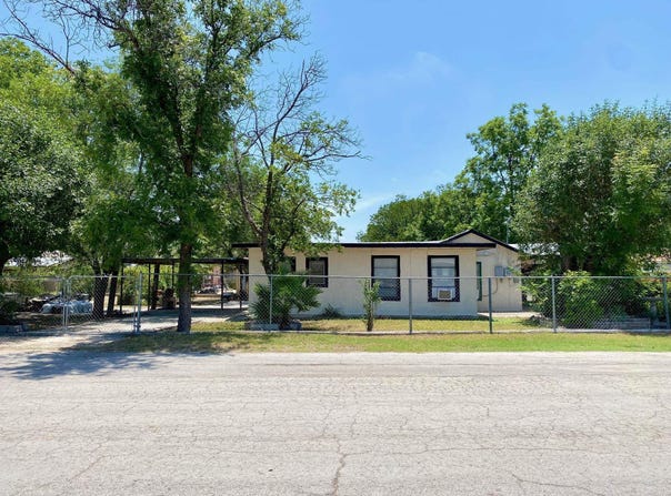 100 Cordelia, Del Rio, TX 78840