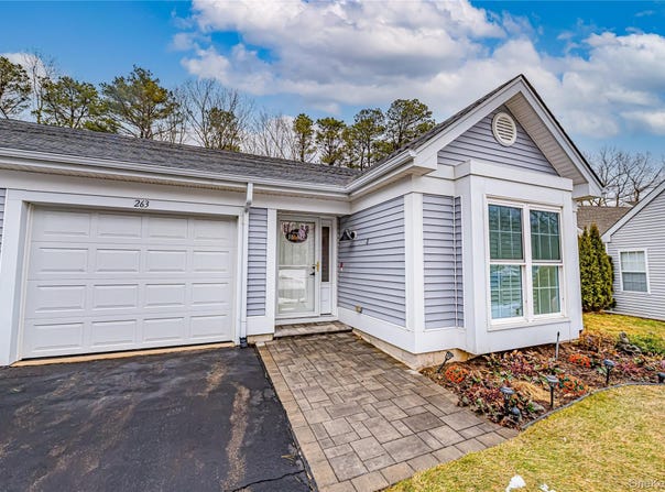 263 Glen Drive, Ridge, NY 11961