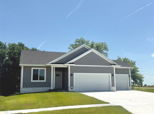 900 Walnut Drive, Norwalk, IA 50211