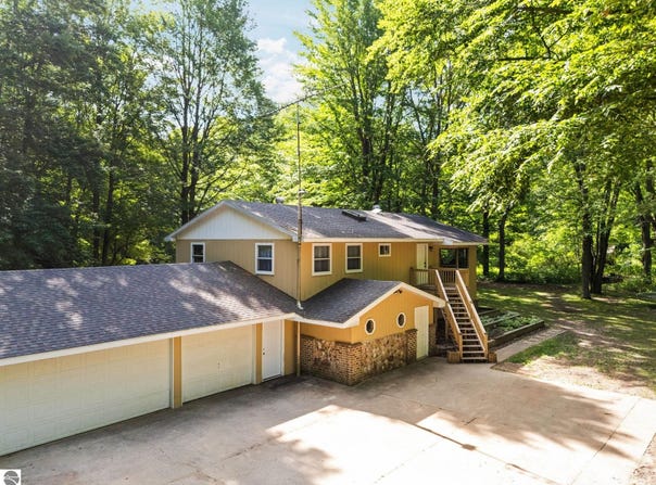 3527 S 31 Road, Cadillac, MI 49601
