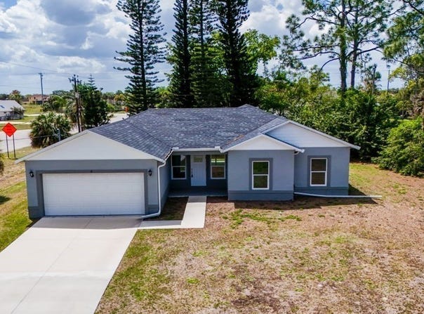 15 Hampton Avenue, Lehigh Acres, FL 33936