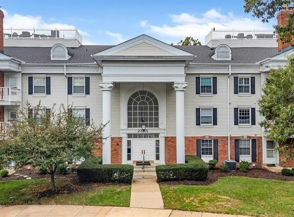 2335 Manor Grove Drive, Chesterfield, MO 63017