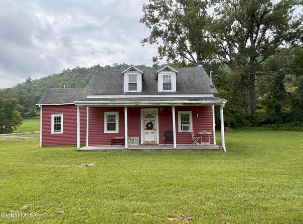8 Rabbit College Road, Petersburgh, NY 12138