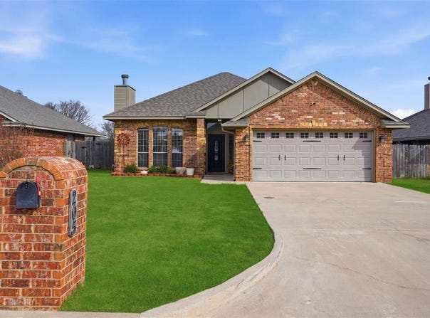 205 NW Cherry Ave, Cache, OK 73527