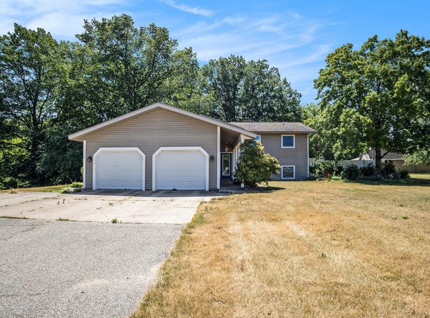 13554 Leonard Road, Nunica, MI 49448