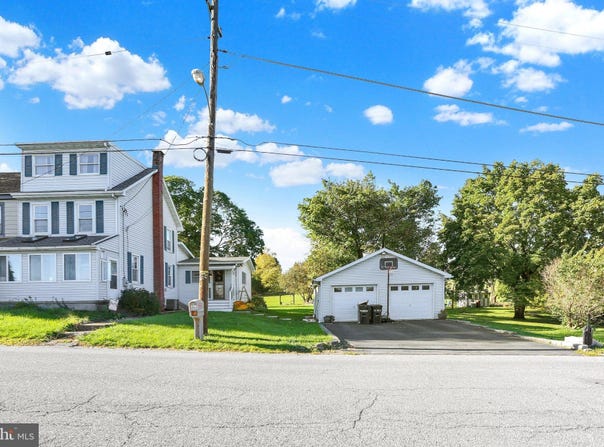 341 CHESTNUT Street, LEESPORT, PA 19533