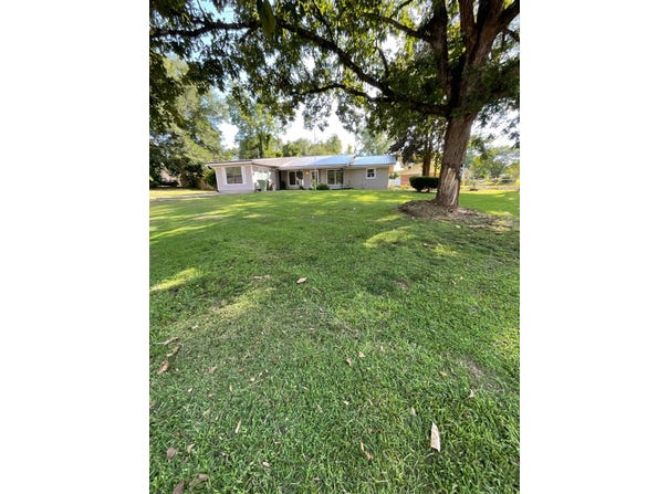 572 Sharon lane, Ozark, AL 36360