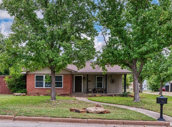 1202 NW 4th Avenue, Mineral Wells, TX 76067