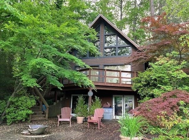 1516 W Lakeshore Drive, Landrum, SC 29356