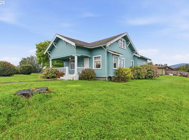 906 C St, MyrtlePoint, OR 97458