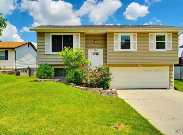 229 Stillbrook Estates Drive, Fenton, MO 63026